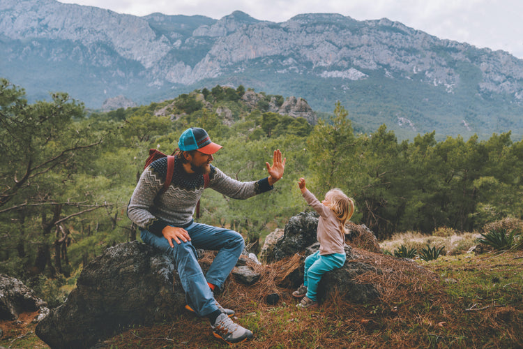 Familienzeit in der goldenen Jahreszeit: 10 Outdoor-Aktivitäten für Familien im Herbst