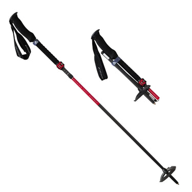 Paar schwarze und rote MSR® DynaLock™ Ascent Carbon Backcountry-Stöcke auf weißem Hintergrund.