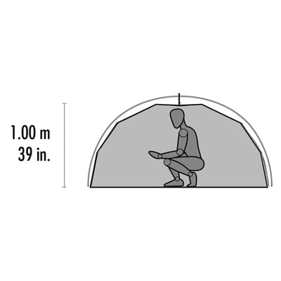 Illustration eines menschlichen Profils, das in einem MSR® Elixir™ 1 „V1“, 1-Personen-Backpacking-Zelt für Solo-Abenteuer sitzt, mit der Z.