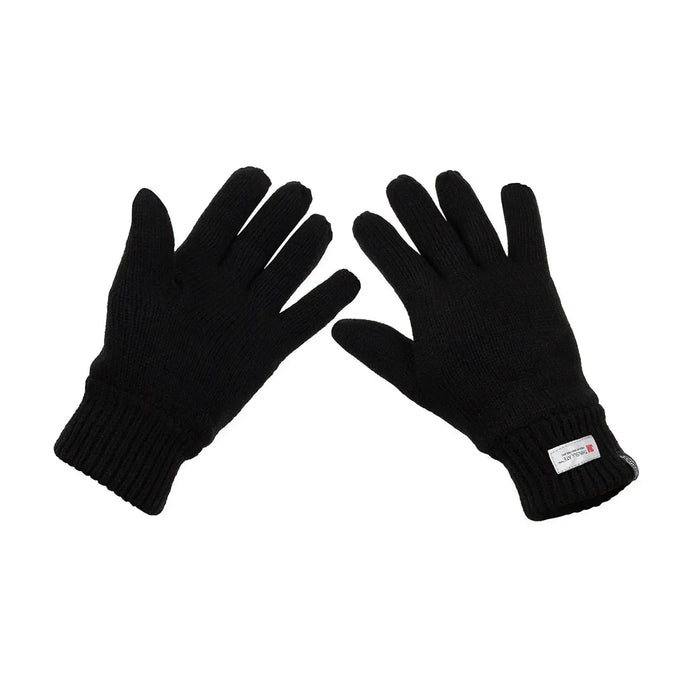 Ein Paar schwarze MFH® Strickhandschuhe mit 3M™ Thinsulate™ Isolierung Handschuhe isoliert auf weißem Hintergrund.