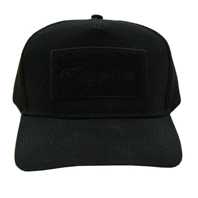 Schwarze Carinthia® Tactical Basecap mit geprägtem Logo.