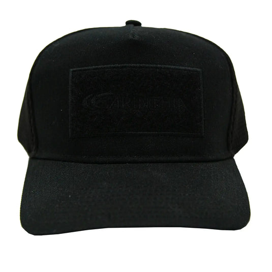 Schwarze Carinthia® Tactical Basecap mit geprägtem Logo.