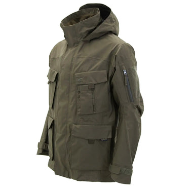 Carinthia® TRG Jacke mit mehreren Taschen, einer Kapuze und ist wind- und wasserdicht.