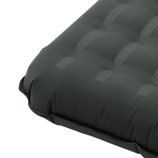 Aufblasbares Campingkissen Outwell® Airbed Flow auf weißem Hintergrund, perfekt für erholsamen Schlaf.