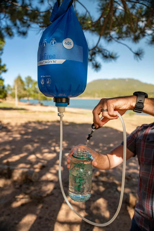 Hier sieht man einen Wasserfilter der gerade im Einsatz ist