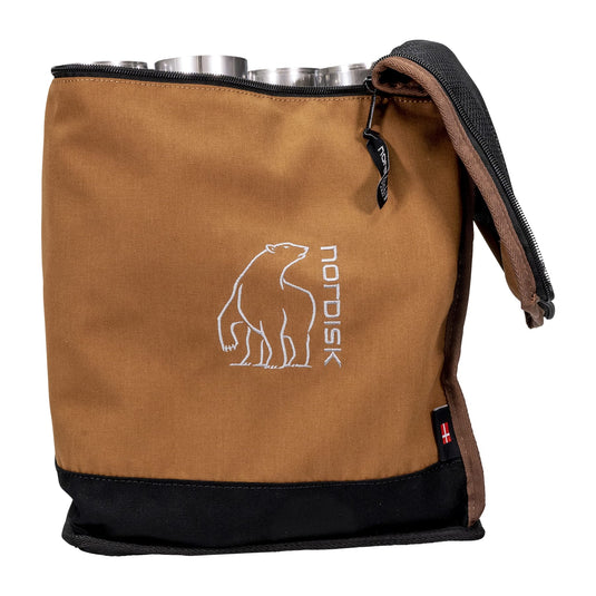 Isolierte braune Nordisk® Torden Kaminset-Tasche mit Bärenlogo und Reißverschluss.