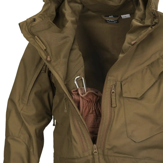 Olivgrüne Helikon-Tex® Pilgrim Anorakjacke mit Kapuze und Frontreißverschluss.