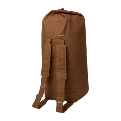 Brauner Nordisk® Kongsberg 65 Duffle Rucksack Canvas-Rucksack isoliert auf weißem Hintergrund.