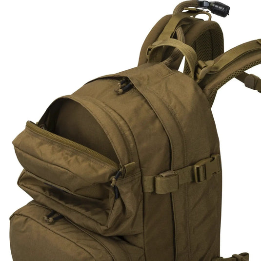 Olivgrüner Helikon-Tex® RATEL Mk2 Rucksack mit mehreren Fächern und Reißverschlüssen.