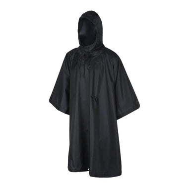 Schwarzer Helikon-Tex®-Poncho mit Kapuze, US-Modell vor weißem Hintergrund.