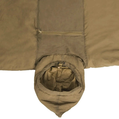 Ein Bild eines Helikon-Tex® Swagman Roll Poncho mit Kapuze und Climashield Apex™ Isolierung.