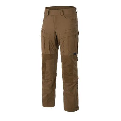 Braune Helikon-Tex® PATRIOT MCDU Hose isoliert auf weißem Hintergrund.