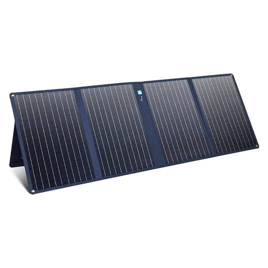 Tragbares ANKER Solarpanel 625 aufgeklappt und abgewinkelt für Sonneneinstrahlung.