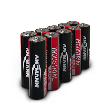 Eine Sammlung von acht zylindrischen Ansmann AA Batterien, angeordnet in zwei Reihen, mit dem Markennamen „Ansmann Batterien“.