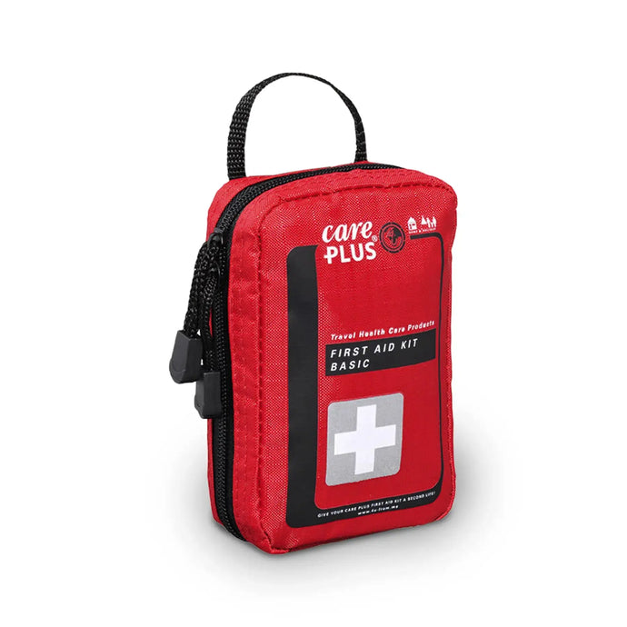 Ein rotes, tragbares Care Plus® Erste Hilfe Set. Einfaches Erste-Hilfe-Set mit Reißverschluss und Tragegriff.