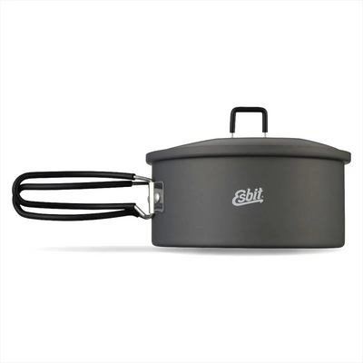 Ein tragbarer schwarzer Esbit® Aluminium Kochtopf 1100 ml grau mit hitzebeständigen Griffen für ein Outdoor-Erlebnis.