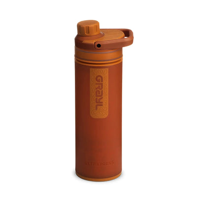 Eine Grayl® Ultrapress Wasserfilter 500-ml-Flasche mit dem Markenlogo auf der Vorderseite.