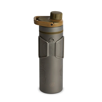 Grayl® UltraPress Titanium isolierte Wasserflasche mit Filterung, Klappdeckel und Tragegriff.