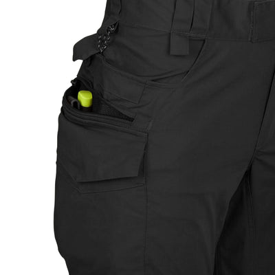 Schwarze Helikon-Tex® Pilgrim Hose-Einsatzhose mit grüner Markierung in der Tasche.