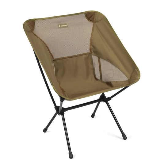 Helinox Chair One XL tragbarer klappbarer Campingstuhl mit Armlehnen und Netzrücken für Outdoor-Abenteuer.