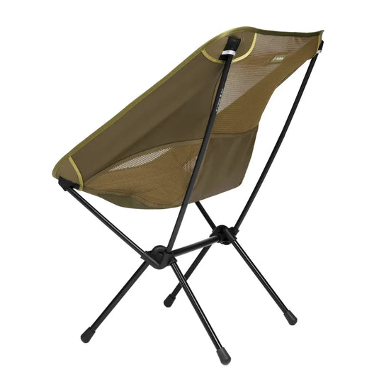 Tragbarer klappbarer Helinox Chair One XL von Helinox auf weißem Hintergrund.