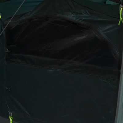 HIGHLANDER® Blackthorn-Zelt mit Netzfenster und grünen Akzenten.