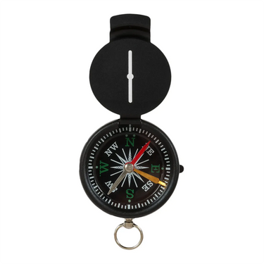 Ein HIGHLANDER® Kompass mit aufgeklapptem schwarzem Cover vor weißem Hintergrund, perfekt für Navigationsliebhaber und Outdoor-Fans.