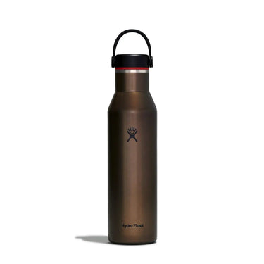 Braune, isolierte Hydro Flask® 21 oz (621 ml) leichte Standard Mouth Trail Series™ Wasserflasche mit Tragegriff am Deckel.