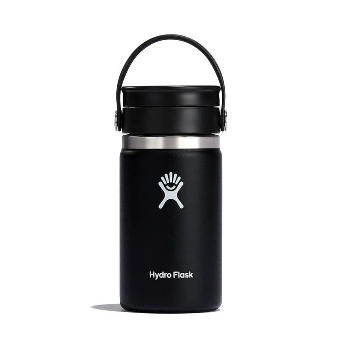 Schwarze Hydro Flask® 12 oz (355 ml) Kaffeewasserflasche mit Flex Sip™ Deckel vor weißem Hintergrund.