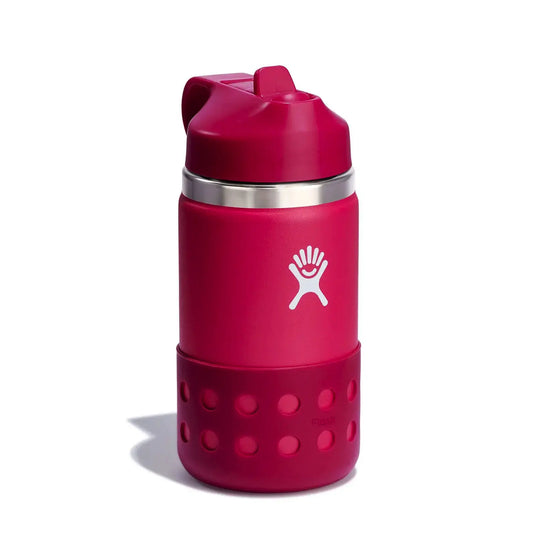 Eine rosa isolierte Hydro Flask® 12 oz (355 ml) Kinderwasserflasche mit weiter Öffnung, Klappdeckel und einer Silikonhülle mit einem Handlogo.