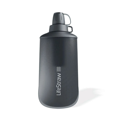 Eine schwarze LifeStraw® Peak Series Rollbare Quetschflasche mit Filter, isoliert auf weißem Hintergrund.