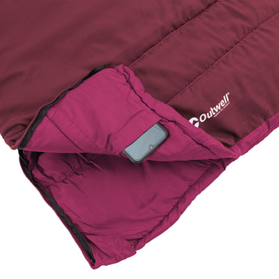 Smartphone im Outwell® Kinderschlafsack – Aufbewahrungstasche von CHAMP KIDS.