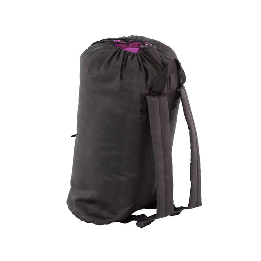 Outwell® Kinderschlafsack schwarzer Packsack mit Schultergurten auf weißem Hintergrund.