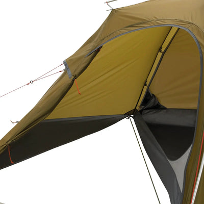 Teilansicht eines aufgebauten braunen Robens® Stony Brook 3 Tunnelzelt Campingzeltes mit offenem Eingang.