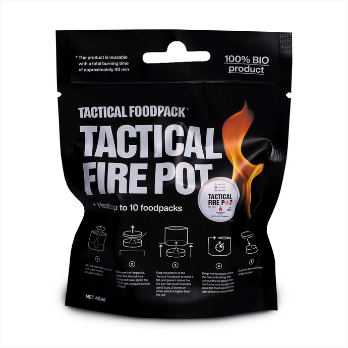 Ein schwarzer Beutel mit der Aufschrift „Tactical Foodpack® Fire Pot“, der für ein umweltfreundliches Bioethanolprodukt zum Erhitzen von Lebensmitteln wirbt.