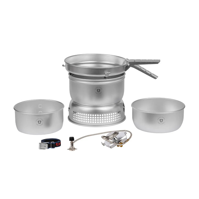 Tragbares Sturmkocher-Set der trangia® 25er Serie (UL) mit Töpfen und Gasbrenner für Outdoor-Abenteuer.